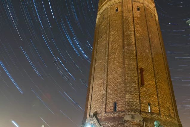 Gamla vattentornet med stjärnspår. Foto: Francois Polito.